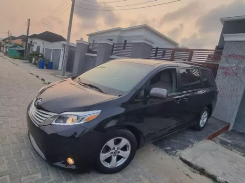 Toyota Sienna   - 2015