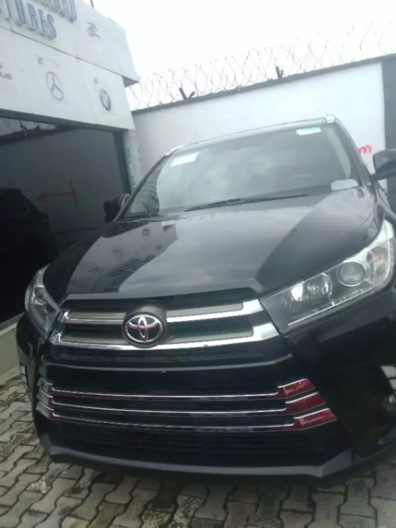 Toyota Highlander   - 2014