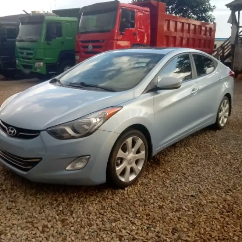 Hyundai Elantra   - 2013