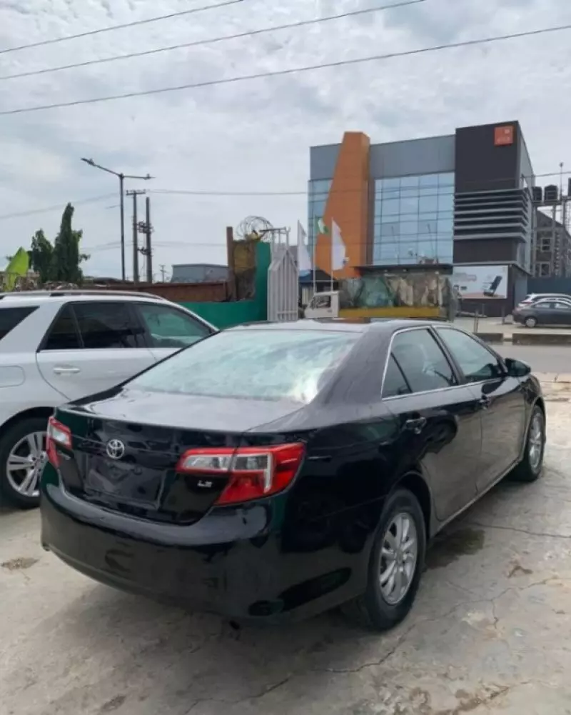 Toyota Camry   - 2013