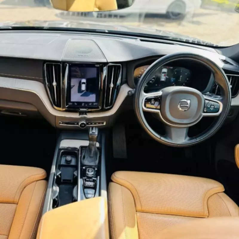 Volvo XC60   - 2020