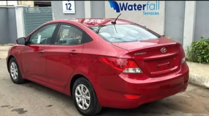 Hyundai Accent   - 2012