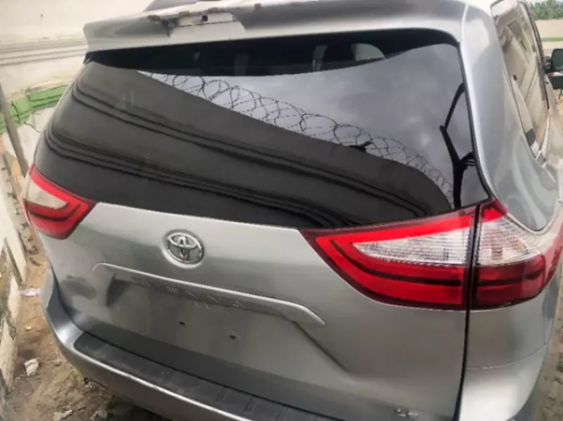 TOYOTA Sienna   - 2015