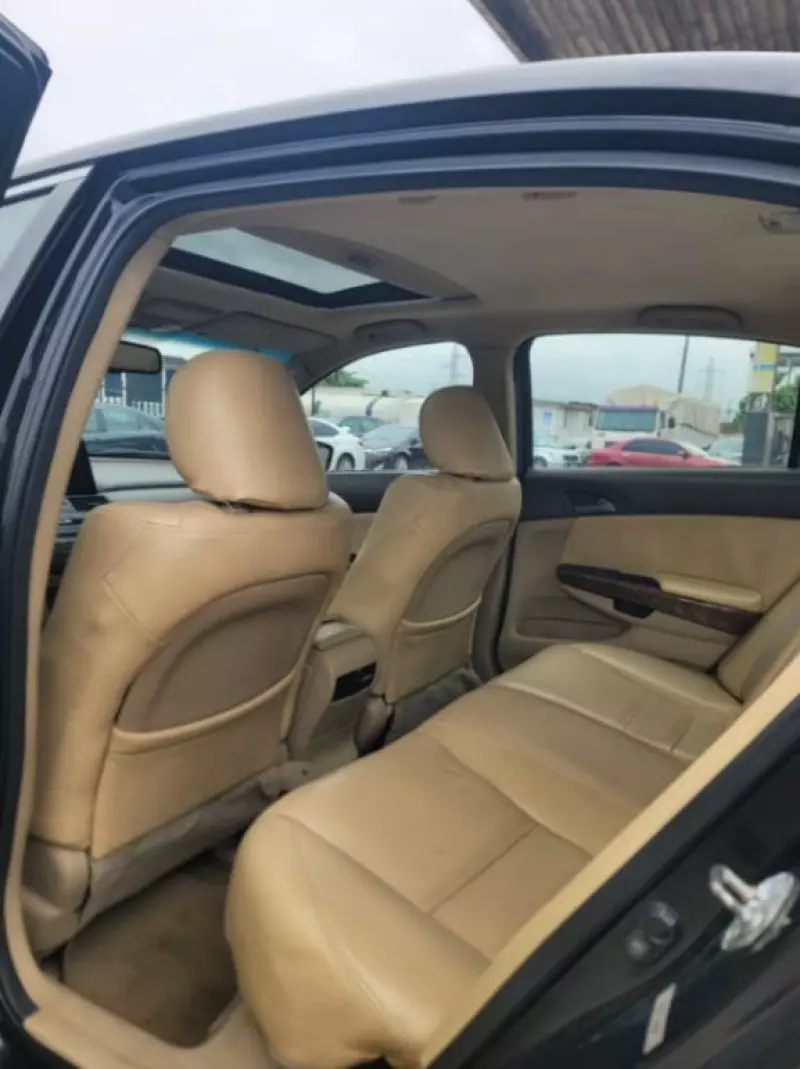 Honda Accord   - 2010