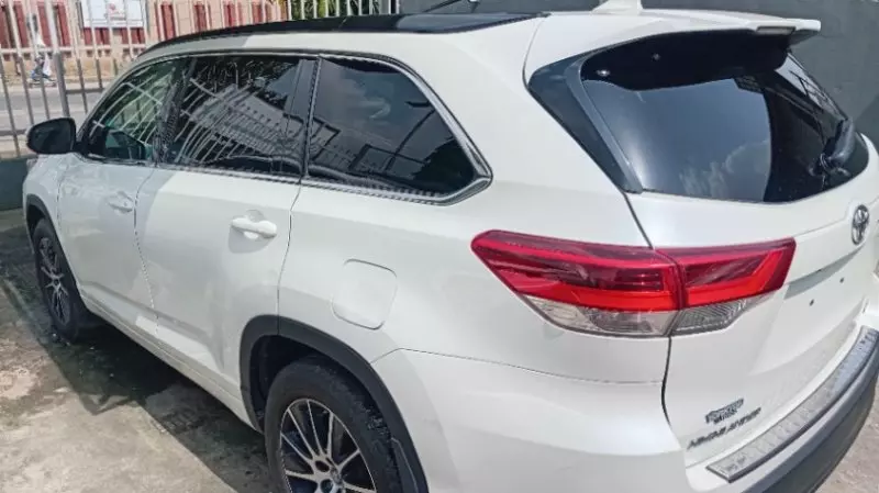 Toyota Highlander   - 2017