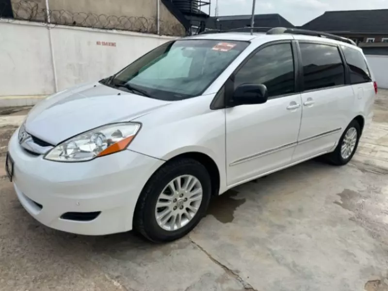 TOYOTA Sienna   - 2007