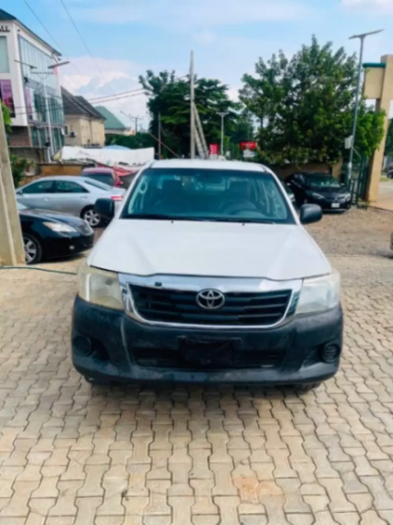 TOYOTA Hilux - 2010