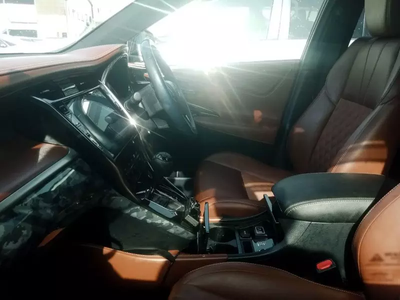 Toyota Harrier   - 2017