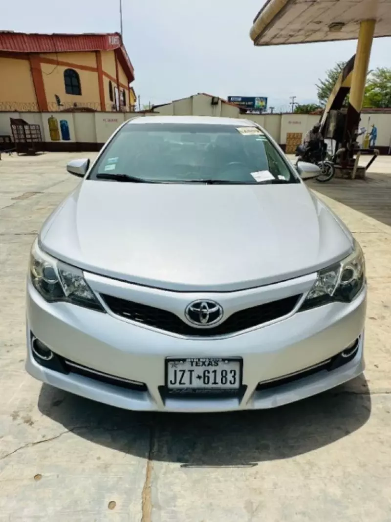 Toyota Camry   - 2012