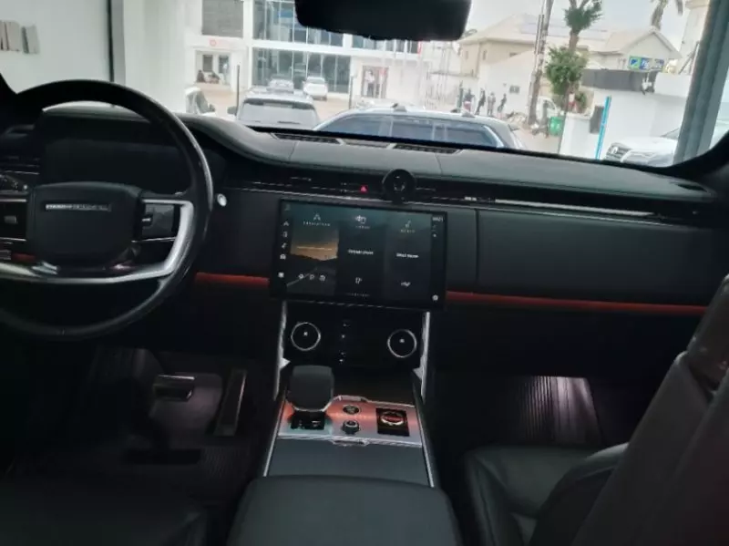 RANGE ROVER Bespoke    - 2023