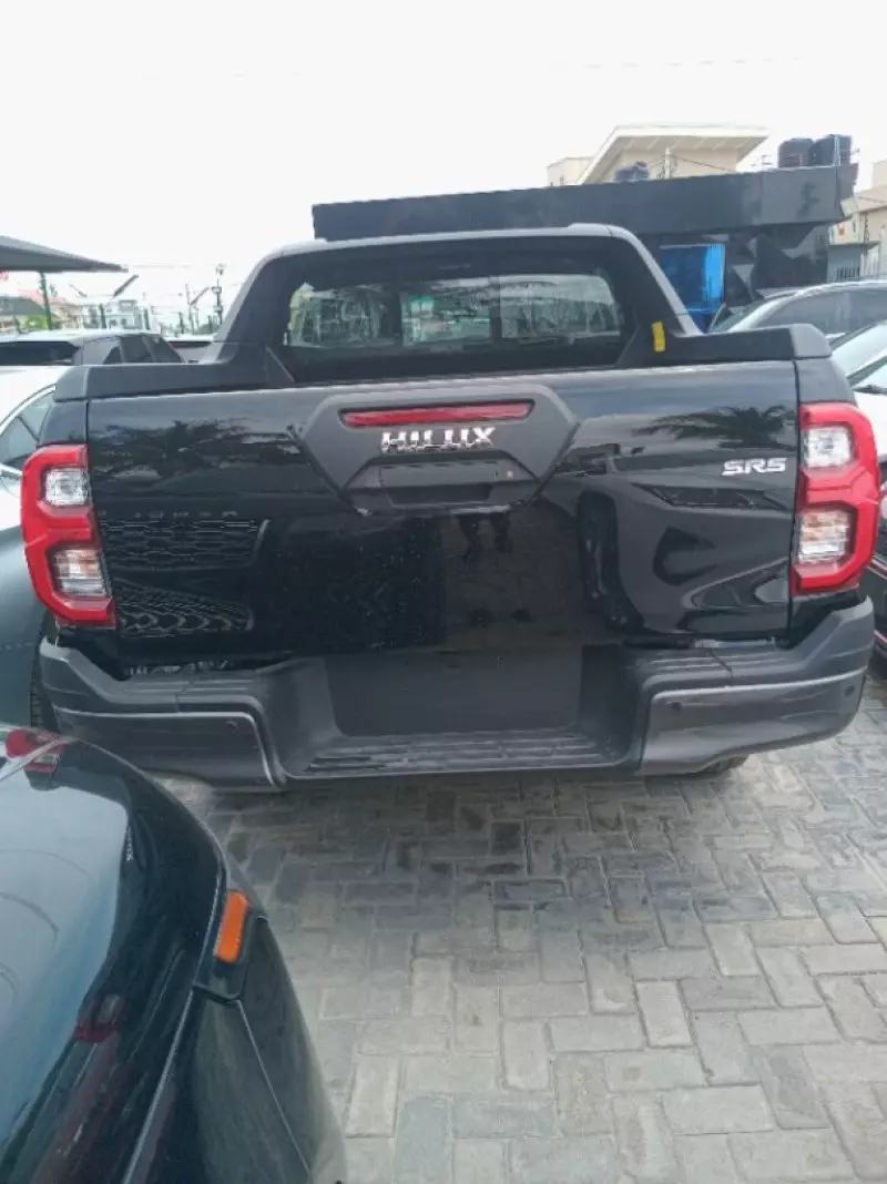 Toyota Hilux   - 2025