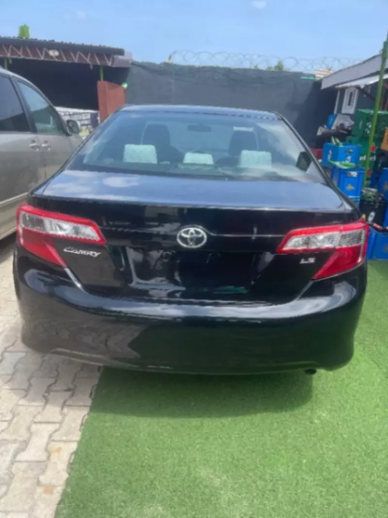 Toyota Camry   - 2013