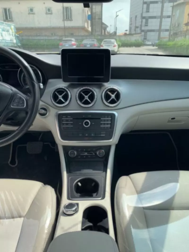 Mercedes-Benz GLA-Class   - 2017