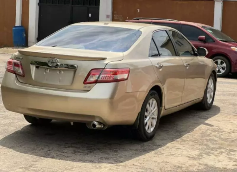 Toyota Camry   - 2010