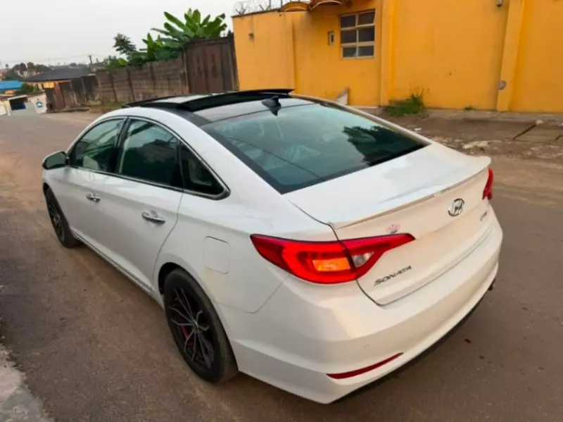 Hyundai Sonata   - 2015