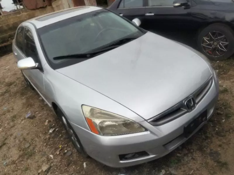Honda Accord - 2006