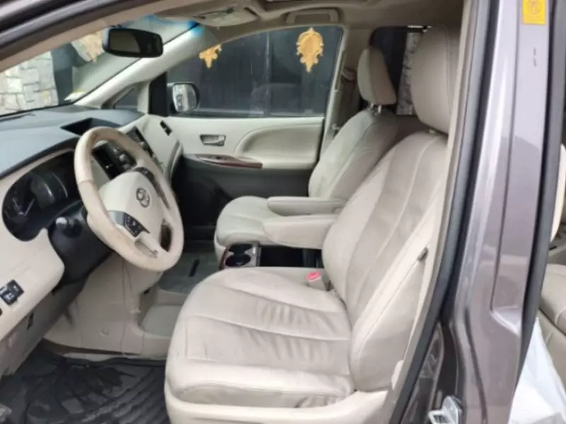 Toyota Sienna   - 2012
