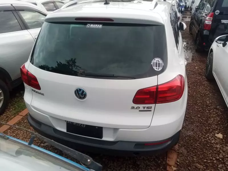 Volkswagen Tiguan   - 2012