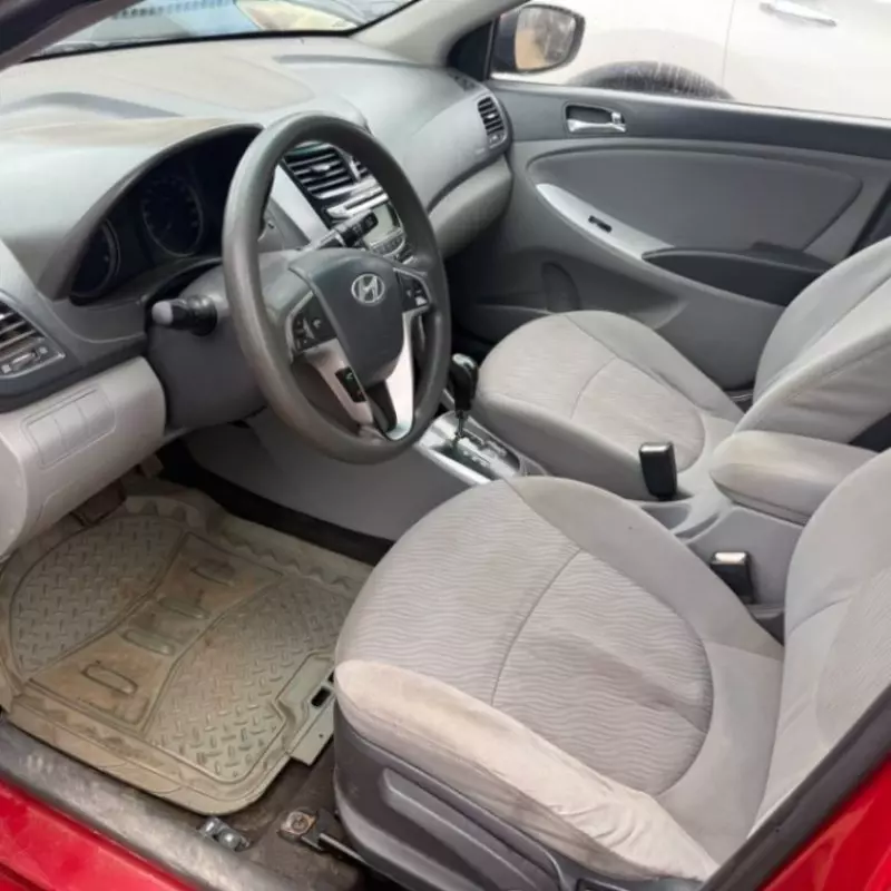 Hyundai Accent - 2011