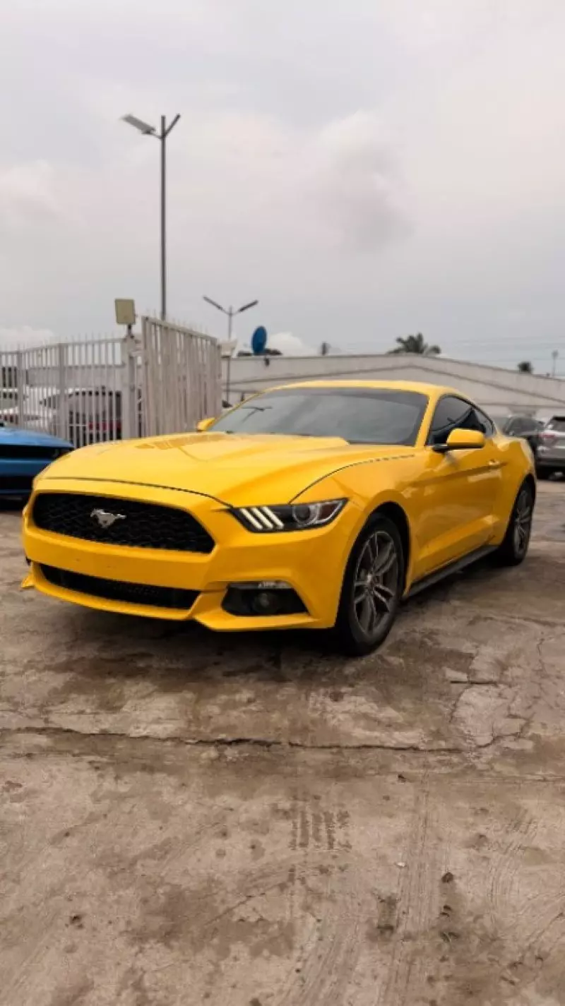 Ford Mustang   - 2016