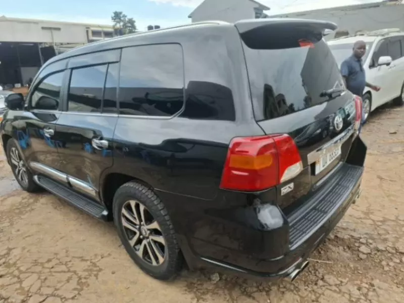 TOYOTA Landcruiser  V8   - 2016