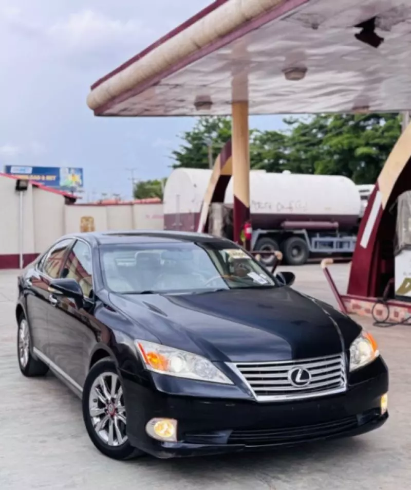 Lexus ES   - 2010