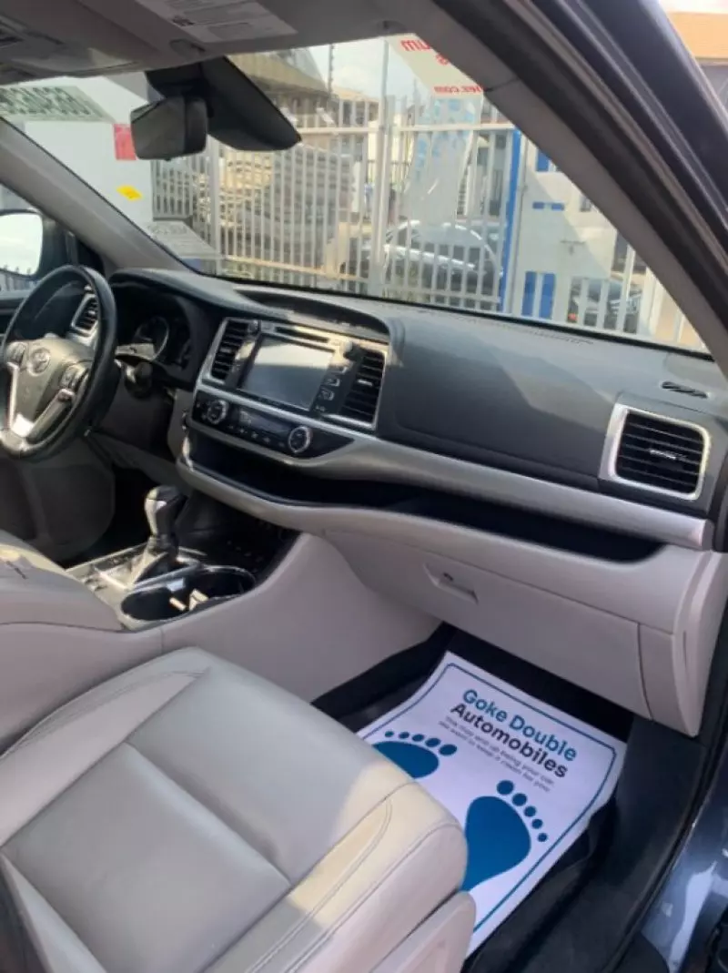 Toyota Highlander   - 2018