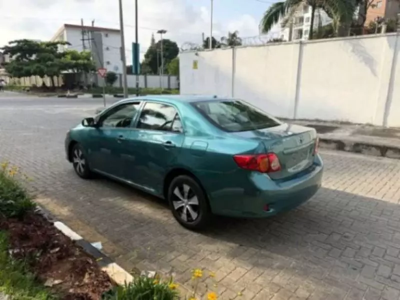 TOYOTA Corolla   - 2010