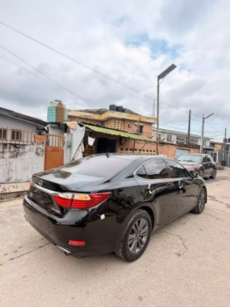Lexus ES   - 2013