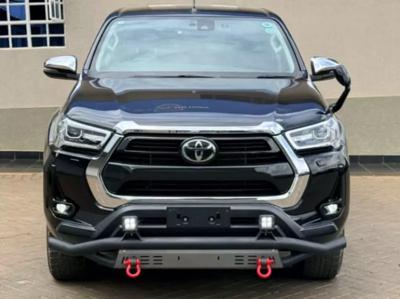 Toyota Hilux   - 2021