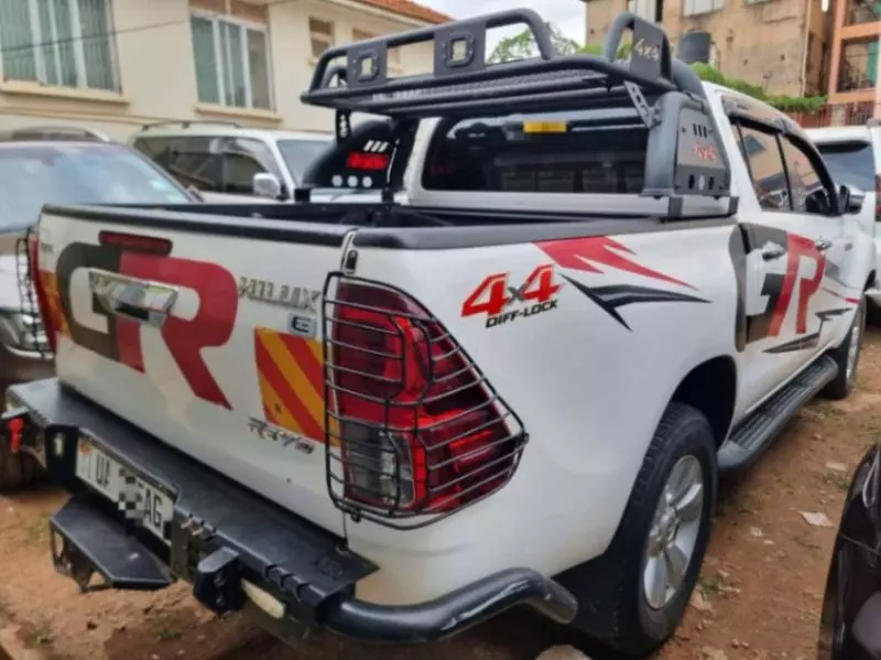 Toyota Hilux Revo    - 2017