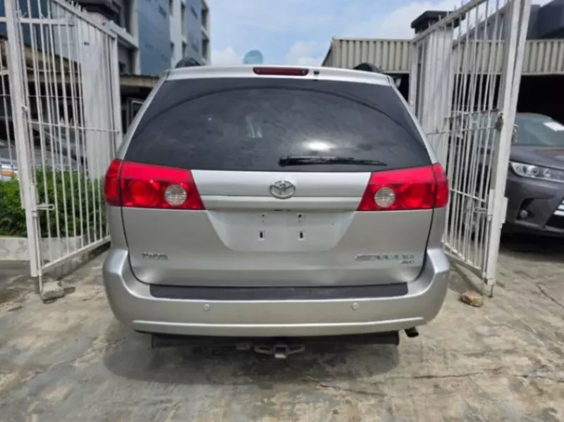 Toyota Sienna - 2009