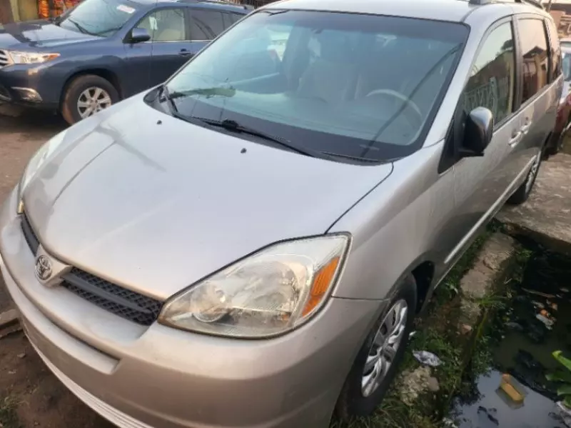 Toyota Sienna   - 2005