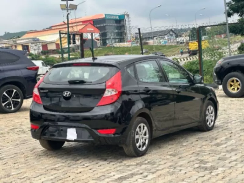 Hyundai Accent - 2013