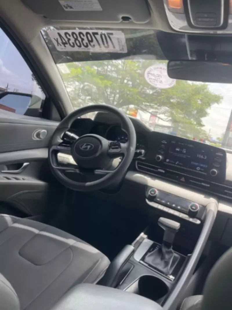 Hyundai Elantra   - 2021