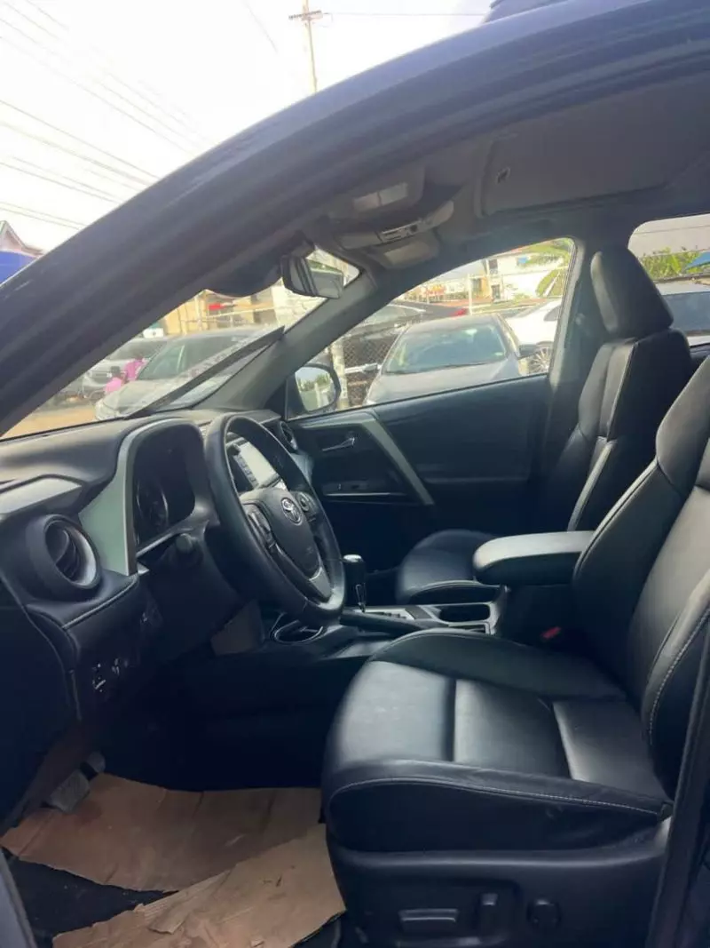 Toyota RAV 4   - 2018