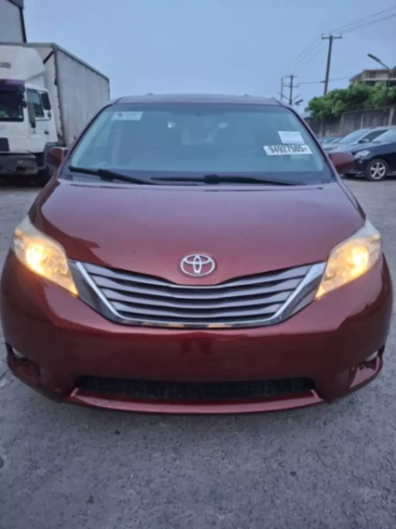 Toyota Sienna   - 2015