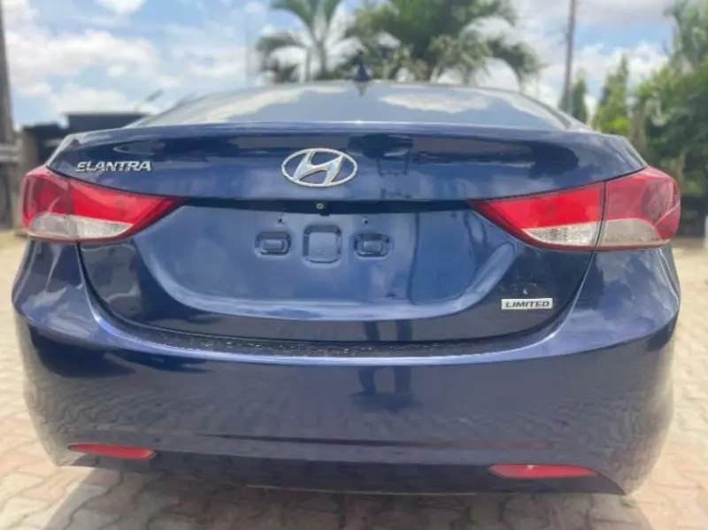 Hyundai Elantra   - 2013