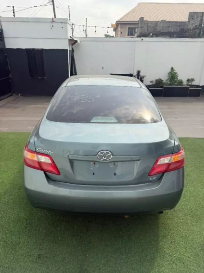 Toyota Camry   - 2009