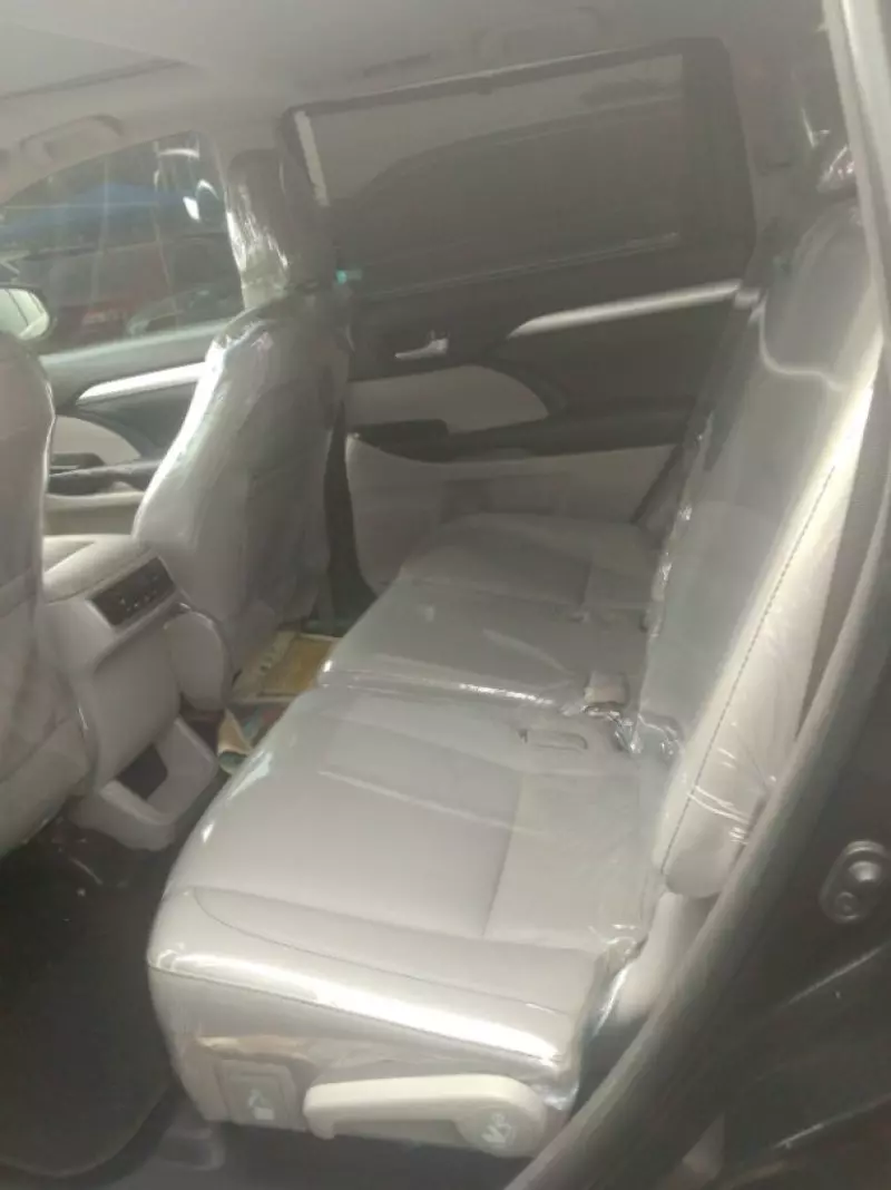 Toyota Highlander   - 2014