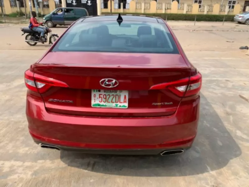 Hyundai Sonata   - 2016