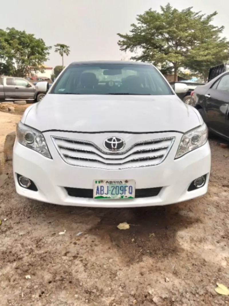Toyota Camry   - 2009