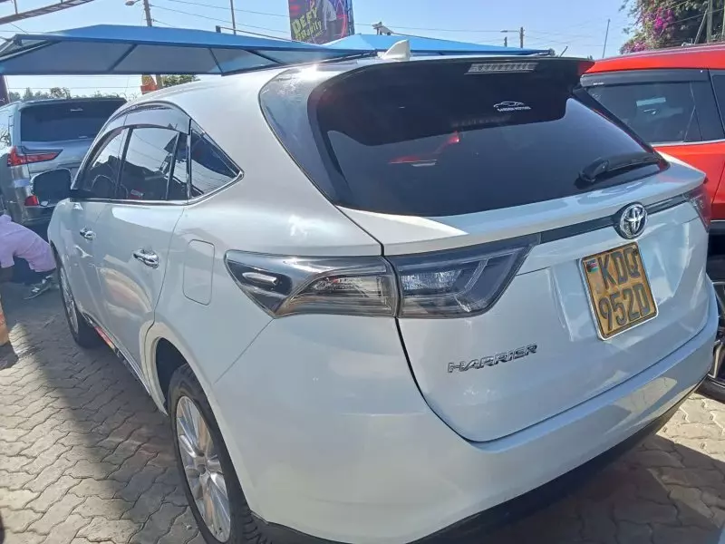Toyota Harrier   - 2017