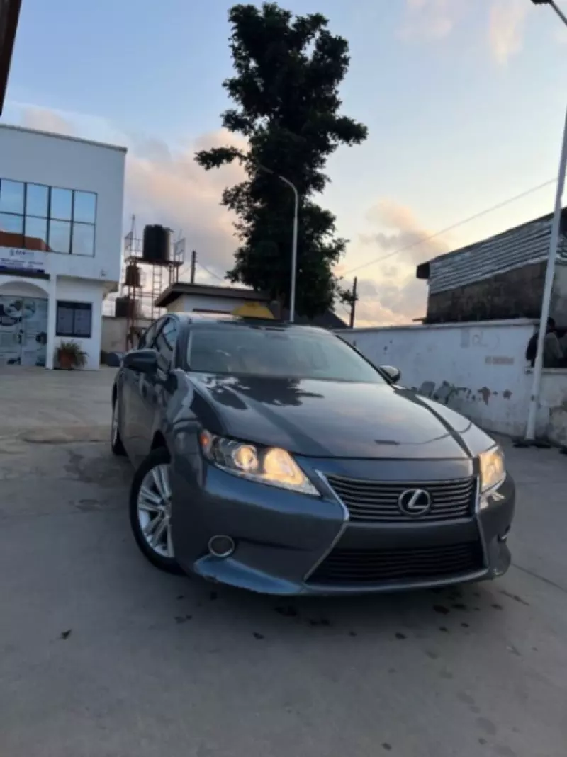 Lexus ES   - 2015