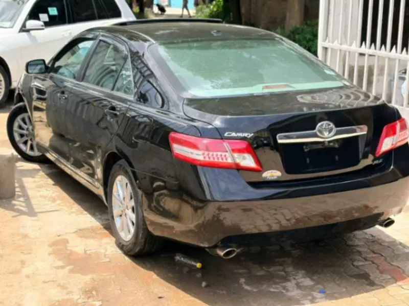 Toyota Camry   - 2011