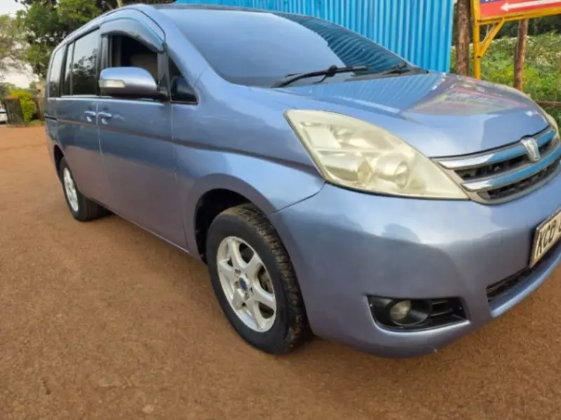 TOYOTA Isis    - 2007