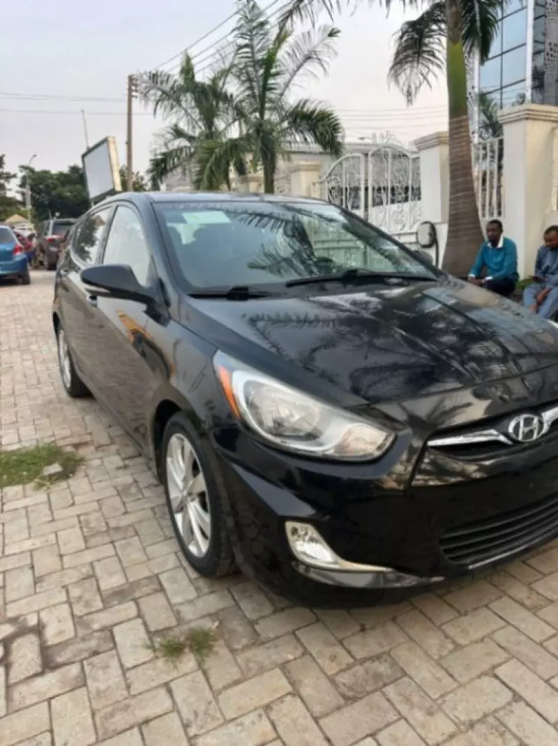 Hyundai Accent   - 2013