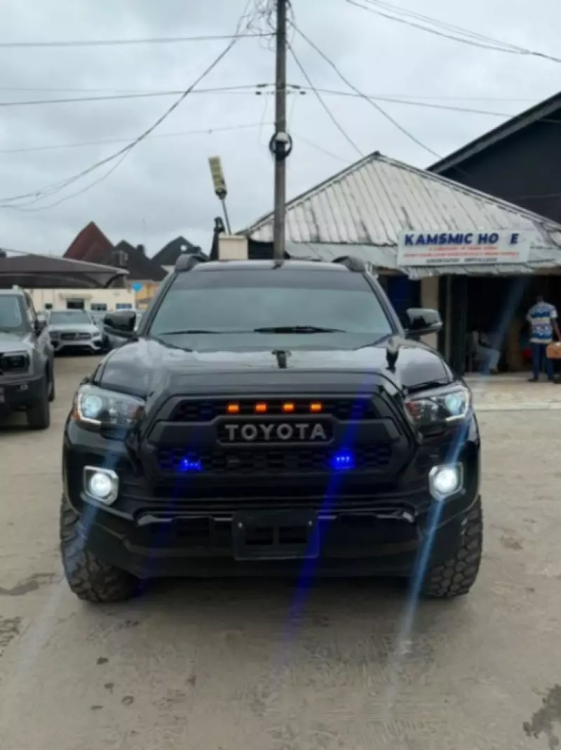 TOYOTA Tacoma - 2017