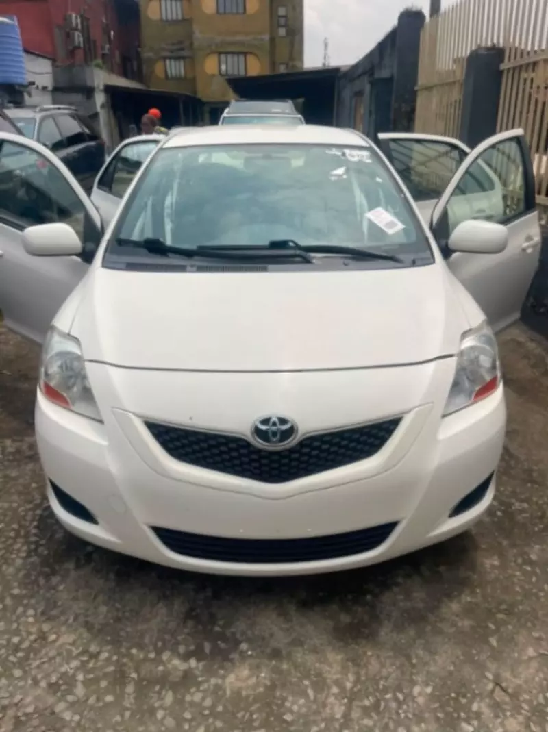 TOYOTA Yaris - 2010