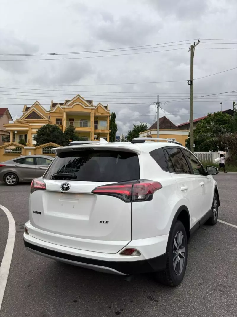 Toyota RAV 4   - 2016